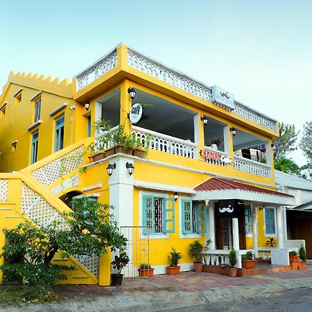 Moustache Daman Hostel Exterior foto